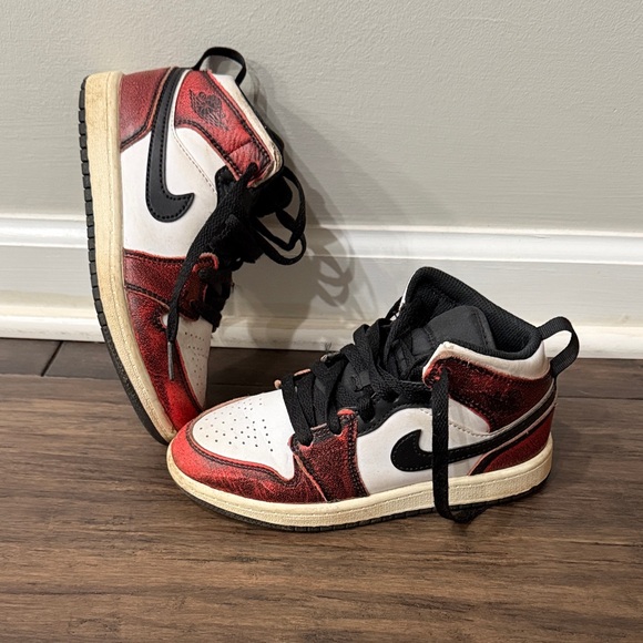 Nike Other - Nike Jordan 1 Mid